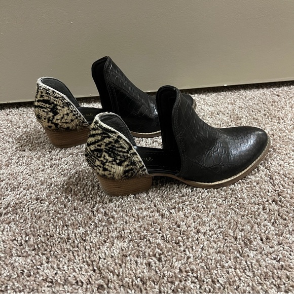 SHY TOWN by Diba True booties, 9.5 - Picture 7 of 10